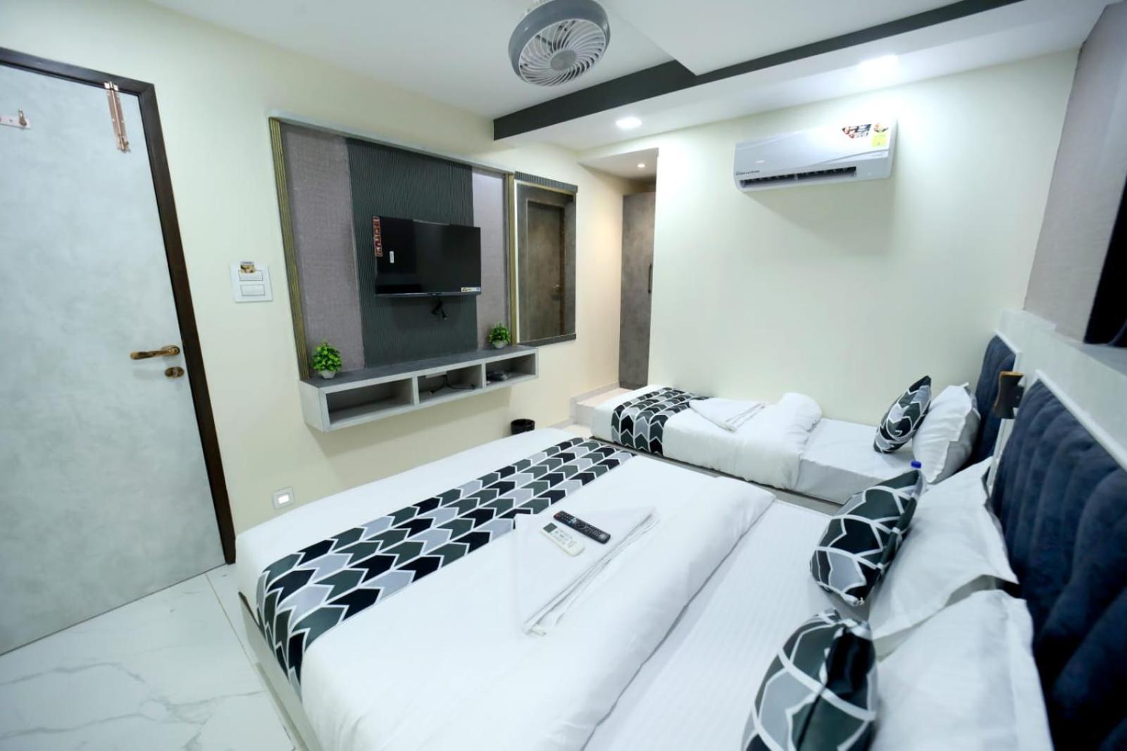 Hotel N.m. Bombaj